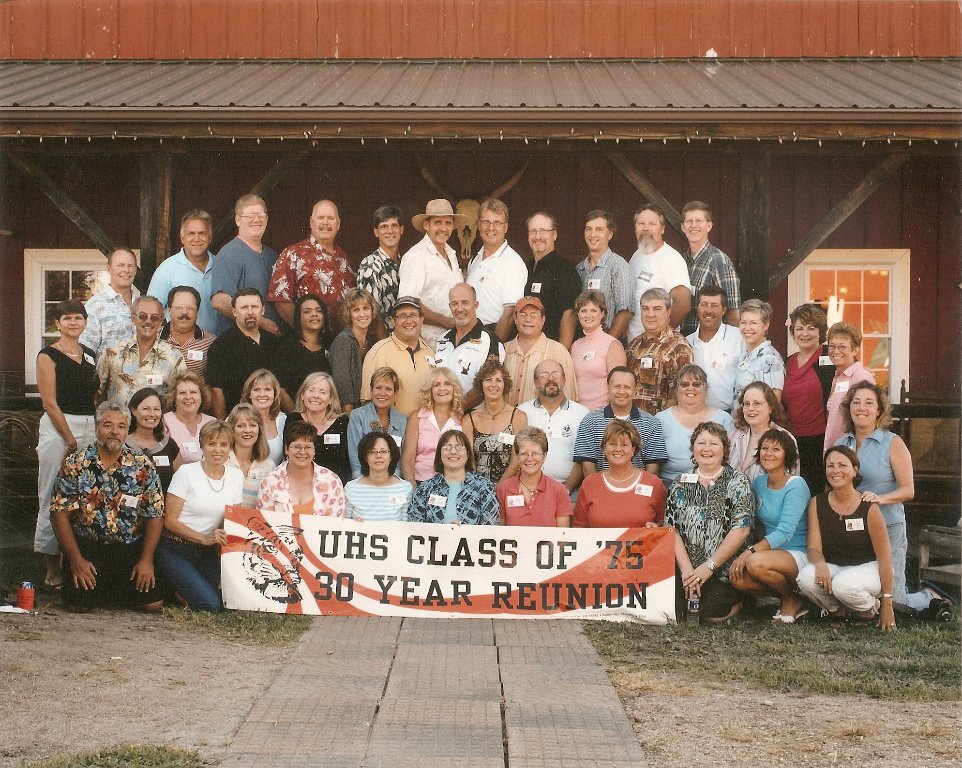 Row 1: Stan Lynch, Michelle Harrington Gray, Janet Witter Hill, Nina Ford Dippel, Cindy Toland Clennon, Jennifer Quick Pool, Debbi Perrino Dillman, Cyndi Carter Baird, Kim Zebe Johnson, M. Joan Wimmer Cushman, Susan Sanford Estergard, Ann Smock
Row 2: Che